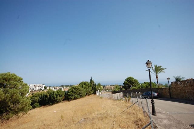 4 bedroom Villa for sale in Estepona with pool - € 2,595,000 (Ref: 9992781)