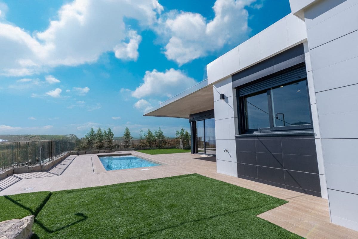3 soveværelse Villa til salg i Polop med swimmingpool - € 477.500 (Ref: 9992802)