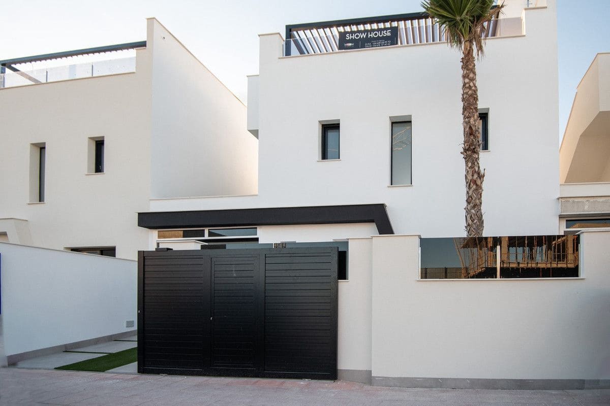 Chalet de 3 habitaciones en Santiago de la Ribera en venta con piscina - 595.000 € (Ref: 9992825)