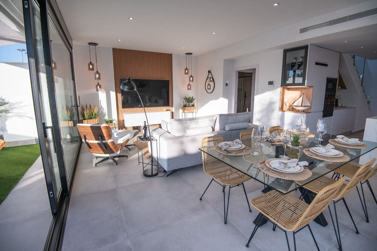 Chalet de 3 habitaciones en Santiago de la Ribera en venta con piscina - 595.000 € (Ref: 9992825)