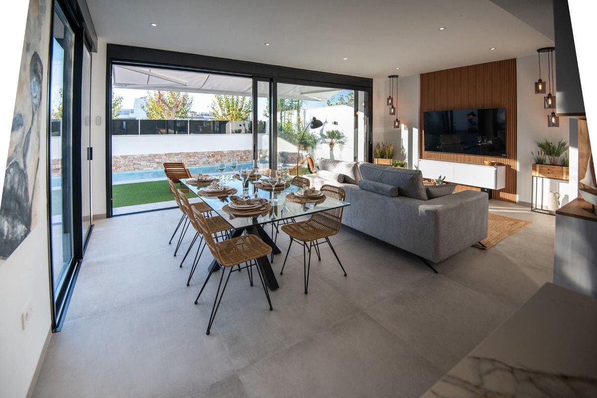 Chalet de 3 habitaciones en Santiago de la Ribera en venta con piscina - 595.000 € (Ref: 9992825)