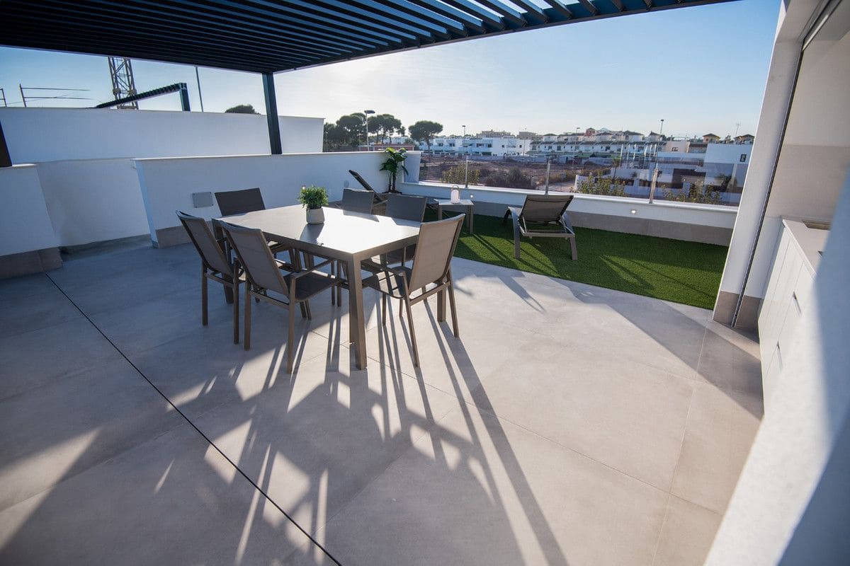 Chalet de 3 habitaciones en Santiago de la Ribera en venta con piscina - 595.000 € (Ref: 9992825)