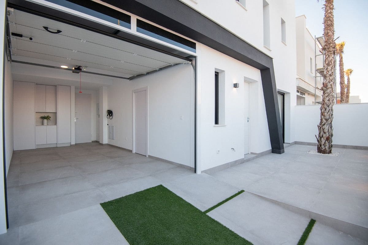 Chalet de 3 habitaciones en Santiago de la Ribera en venta con piscina - 595.000 € (Ref: 9992825)