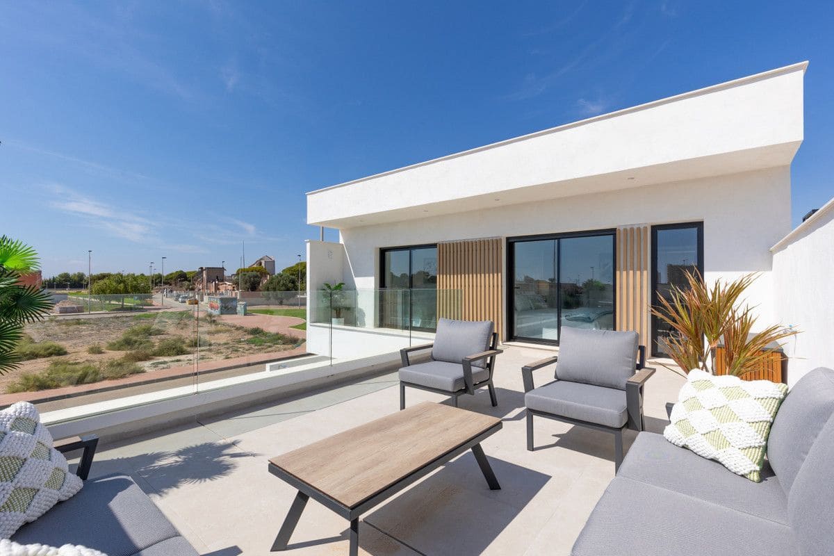 3 bedroom Villa for sale in San Javier with pool - € 495,000 (Ref: 9992831)