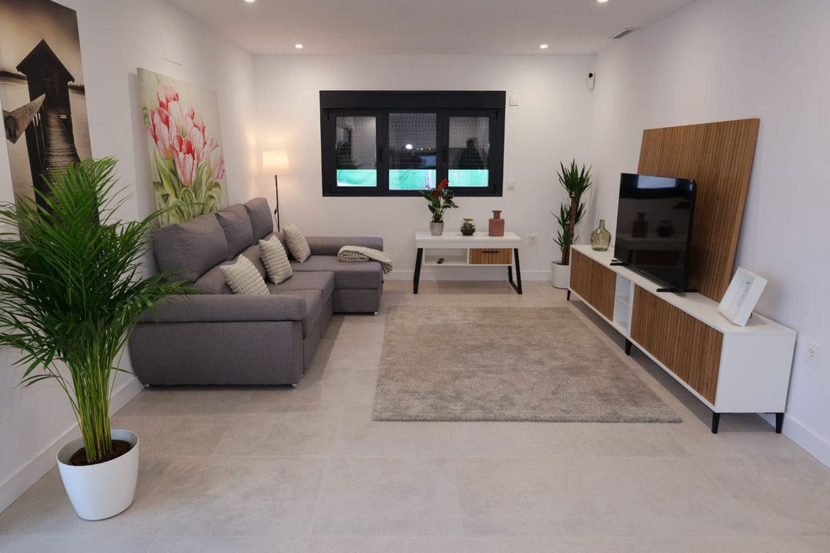 3 bedroom Villa for sale in La Pinilla with pool - € 272,464 (Ref: 9992856)