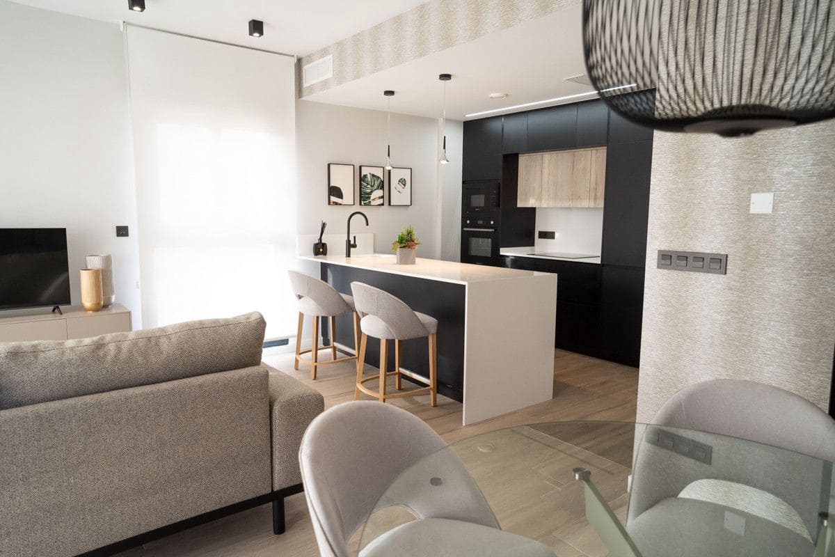 4 makuuhuone Huoneisto myytävänä paikassa Orihuela Costa mukana uima-altaan - 699 900 € (Ref: 9992866)