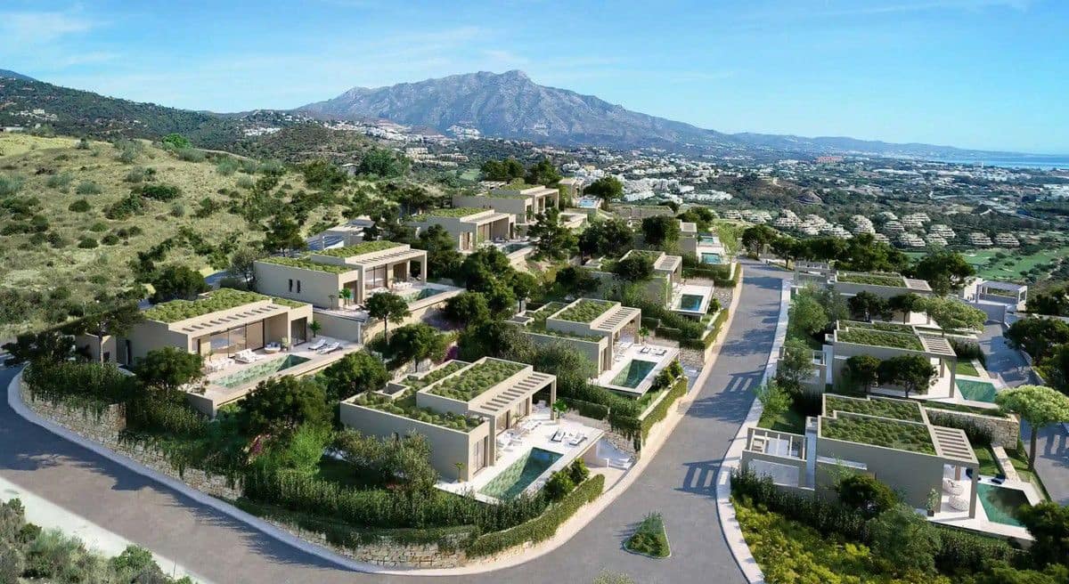 3 bedroom Villa for sale in Benahavis with pool - € 2,650,000 (Ref: 9992892)