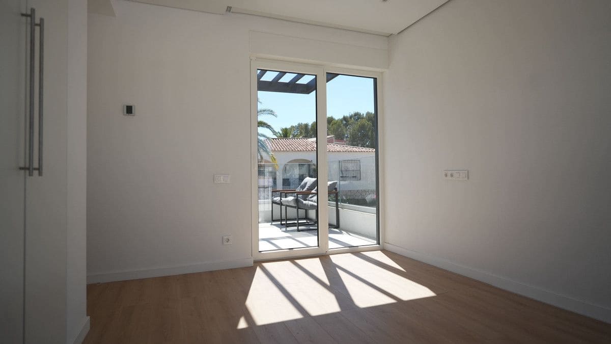 3 soveværelse Villa til salg i La Nucia med swimmingpool - € 530.000 (Ref: 9992905)