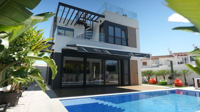 3 soveværelse Villa til salg i La Nucia med swimmingpool - € 530.000 (Ref: 9992905)