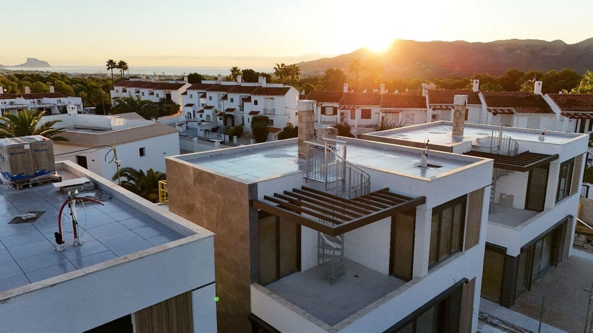 3 soveværelse Villa til salg i La Nucia med swimmingpool - € 530.000 (Ref: 9992905)