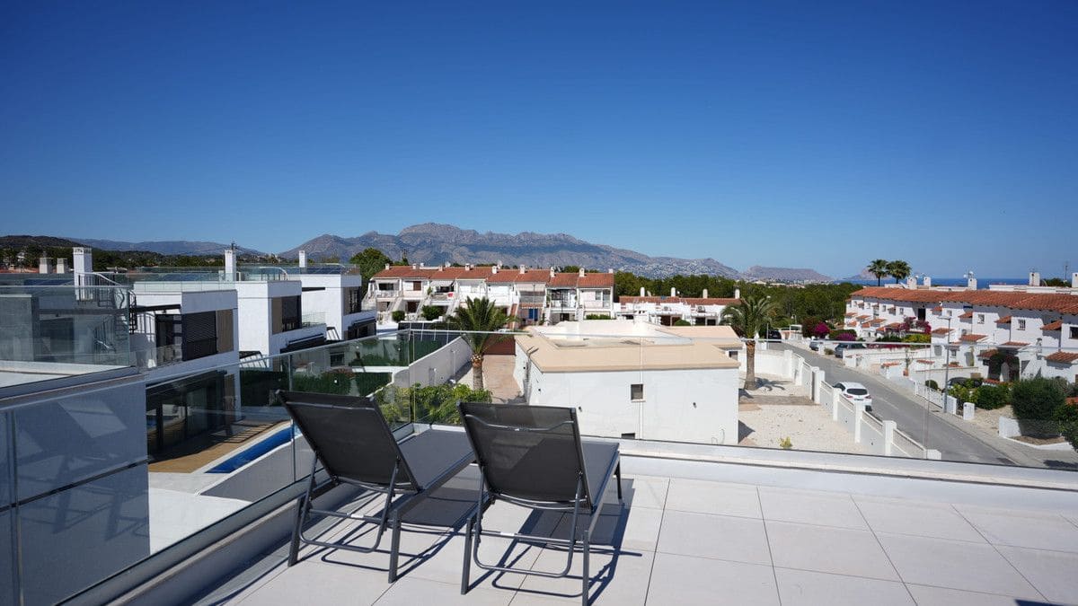 3 soveværelse Villa til salg i La Nucia med swimmingpool - € 530.000 (Ref: 9992905)