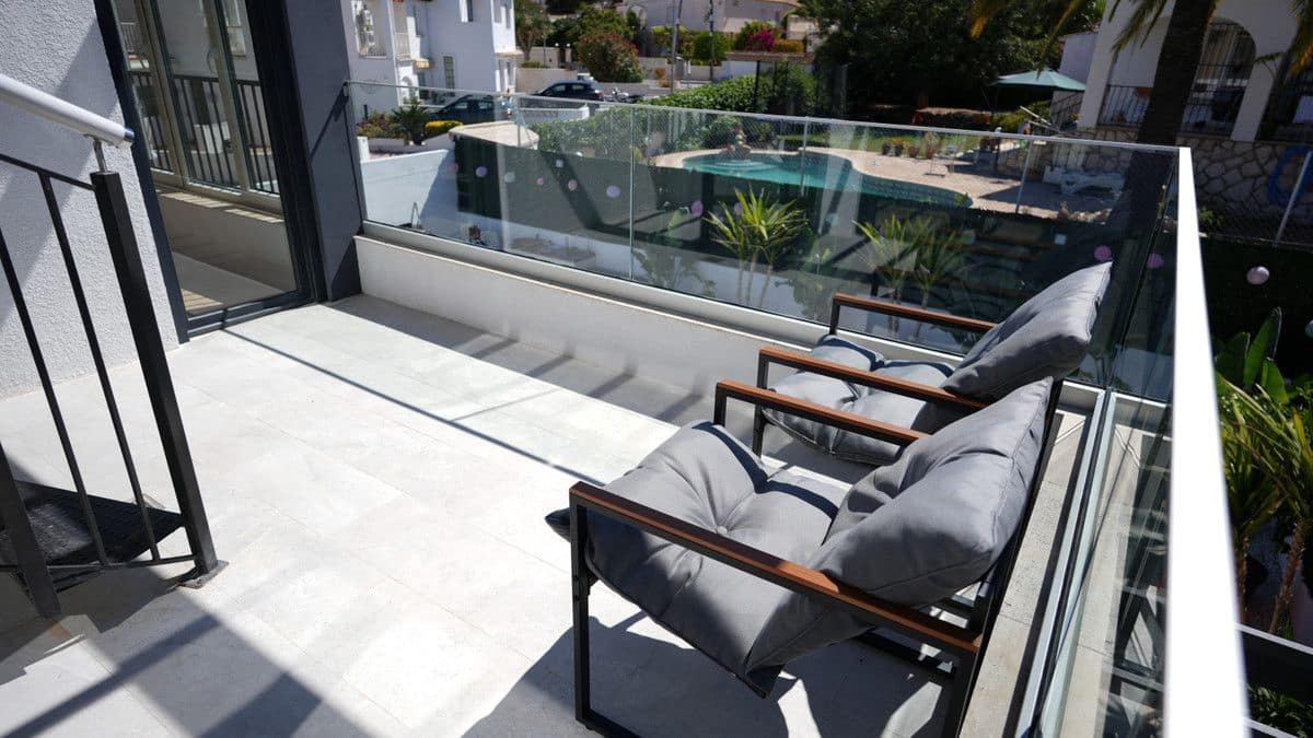 3 soveværelse Villa til salg i La Nucia med swimmingpool - € 530.000 (Ref: 9992905)