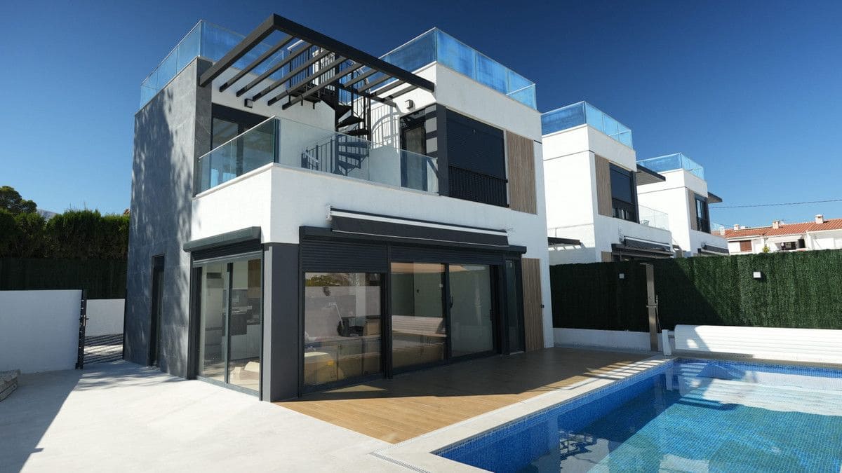 3 soveværelse Villa til salg i La Nucia med swimmingpool - € 530.000 (Ref: 9992905)
