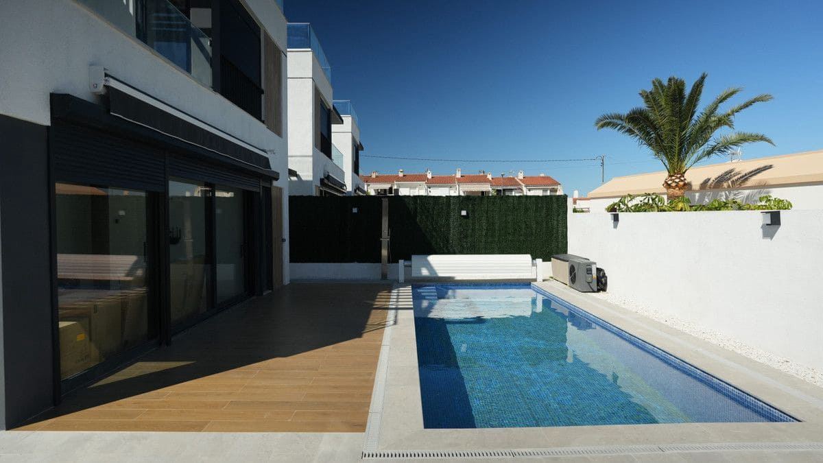 3 soveværelse Villa til salg i La Nucia med swimmingpool - € 530.000 (Ref: 9992905)