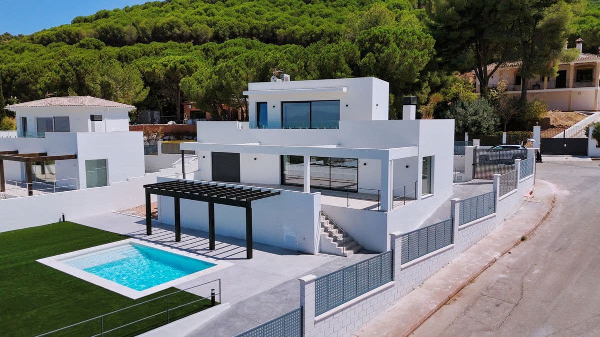 4 slaapkamer Villa te koop in Pinos de Alhaurin met zwembad - € 890.000 (Ref: 9992908)