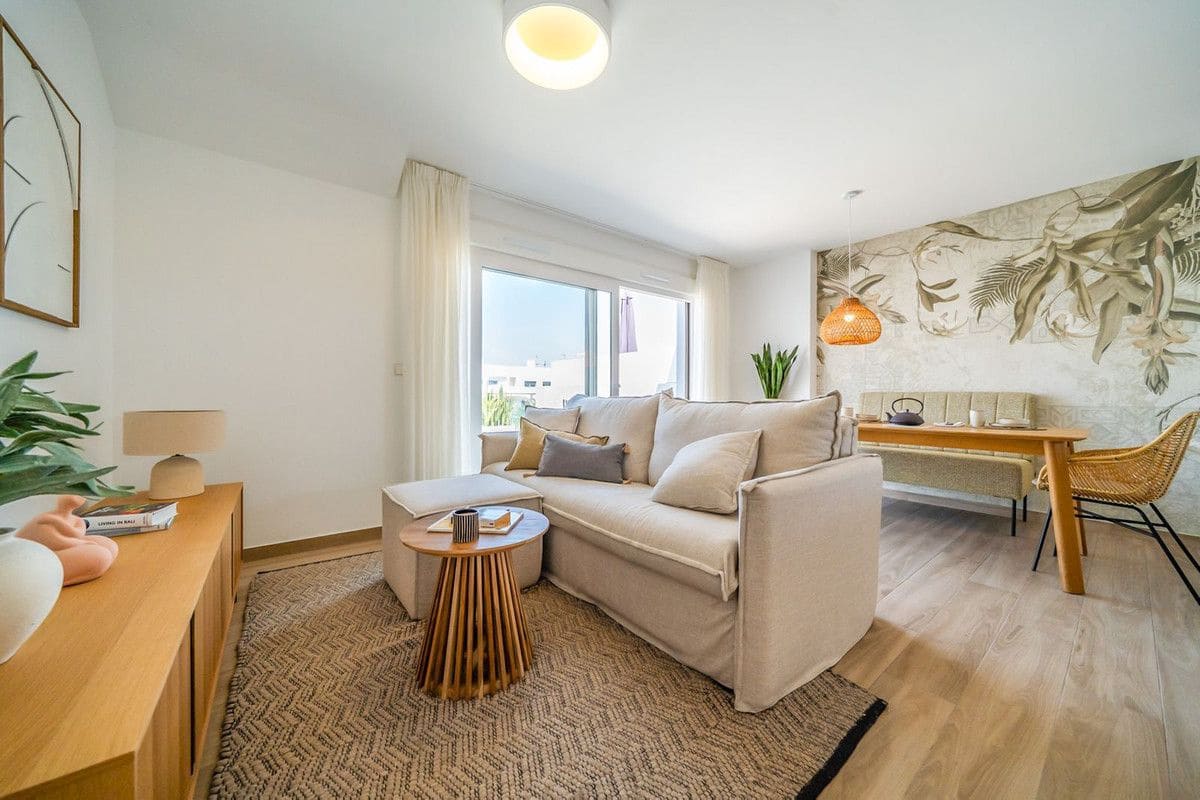 Apartamento de 2 habitaciones en Orihuela en venta con piscina - 299.900 € (Ref: 9992916)