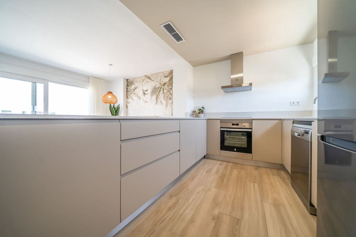 Apartamento de 2 habitaciones en Orihuela en venta con piscina - 299.900 € (Ref: 9992916)