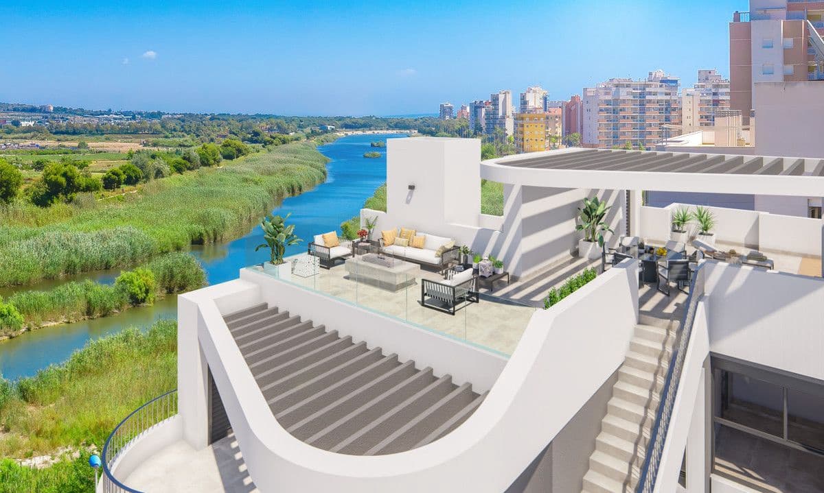 3 quarto Apartamento para venda em Guardamar del Segura com piscina - 750 000 € (Ref: 9992975)