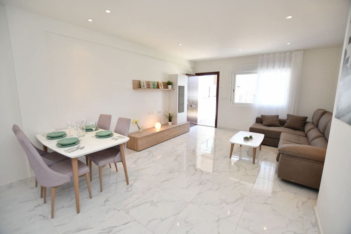 2 soverom Villa til salgs i San Miguel de Salinas med svømmebasseng - € 251 900 (Ref: 9993018)