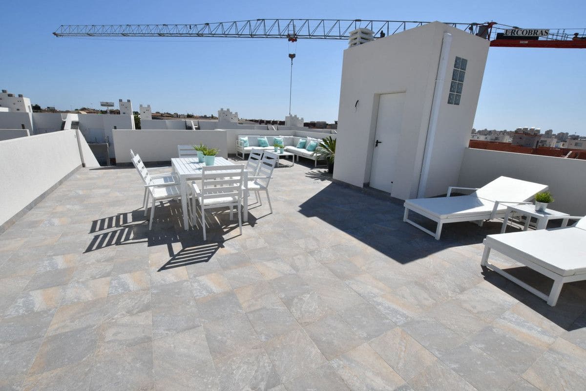 2 soverom Villa til salgs i San Miguel de Salinas med svømmebasseng - € 251 900 (Ref: 9993018)