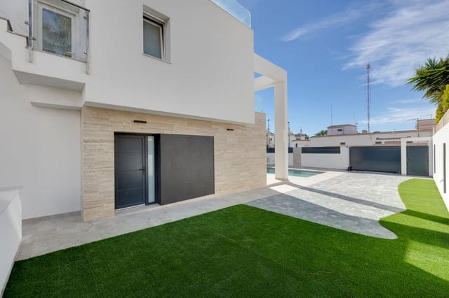 4 soveværelse Villa til salg i Torreblanca, Torrevieja med swimmingpool - € 780.000 (Ref: 9993022)