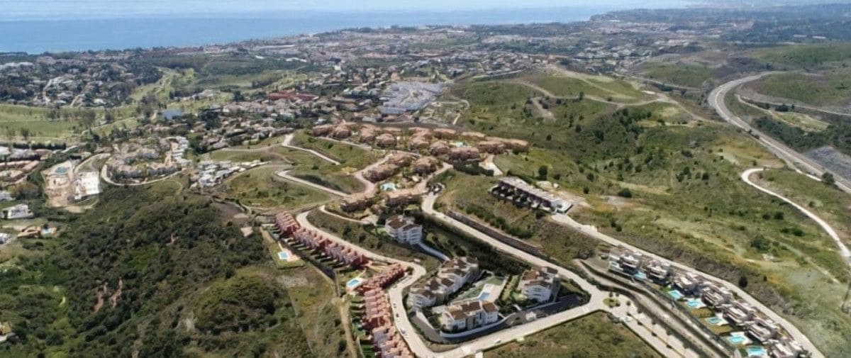 2 sovrum Lägenhet till salu i Benahavis med pool - 499 000 € (Ref: 9993034)