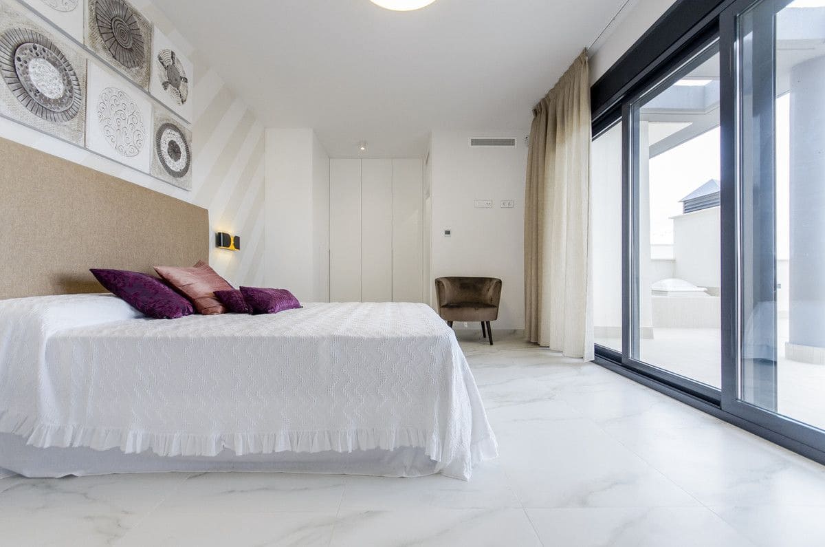 3 Zimmer Villa zu verkaufen in San Miguel de Salinas mit Pool - 630.000 € (Ref: 9993040)