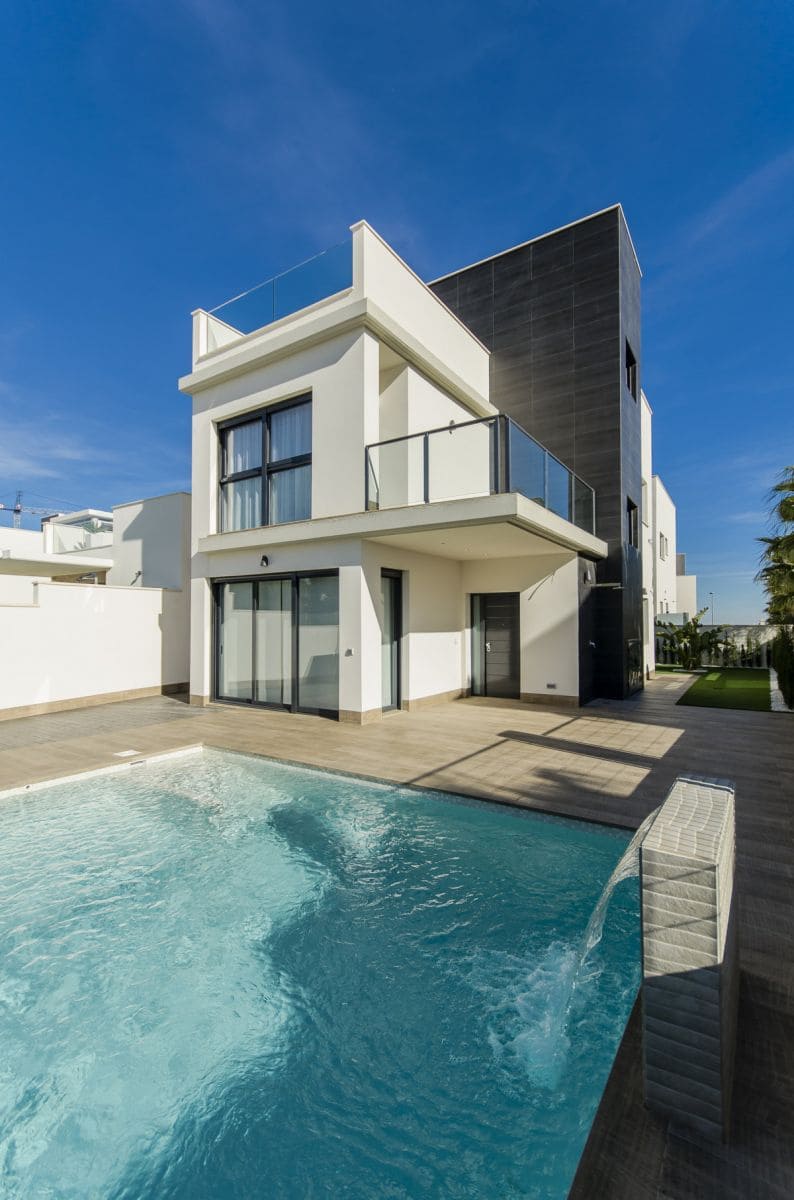 3 Zimmer Villa zu verkaufen in San Miguel de Salinas mit Pool - 630.000 € (Ref: 9993040)