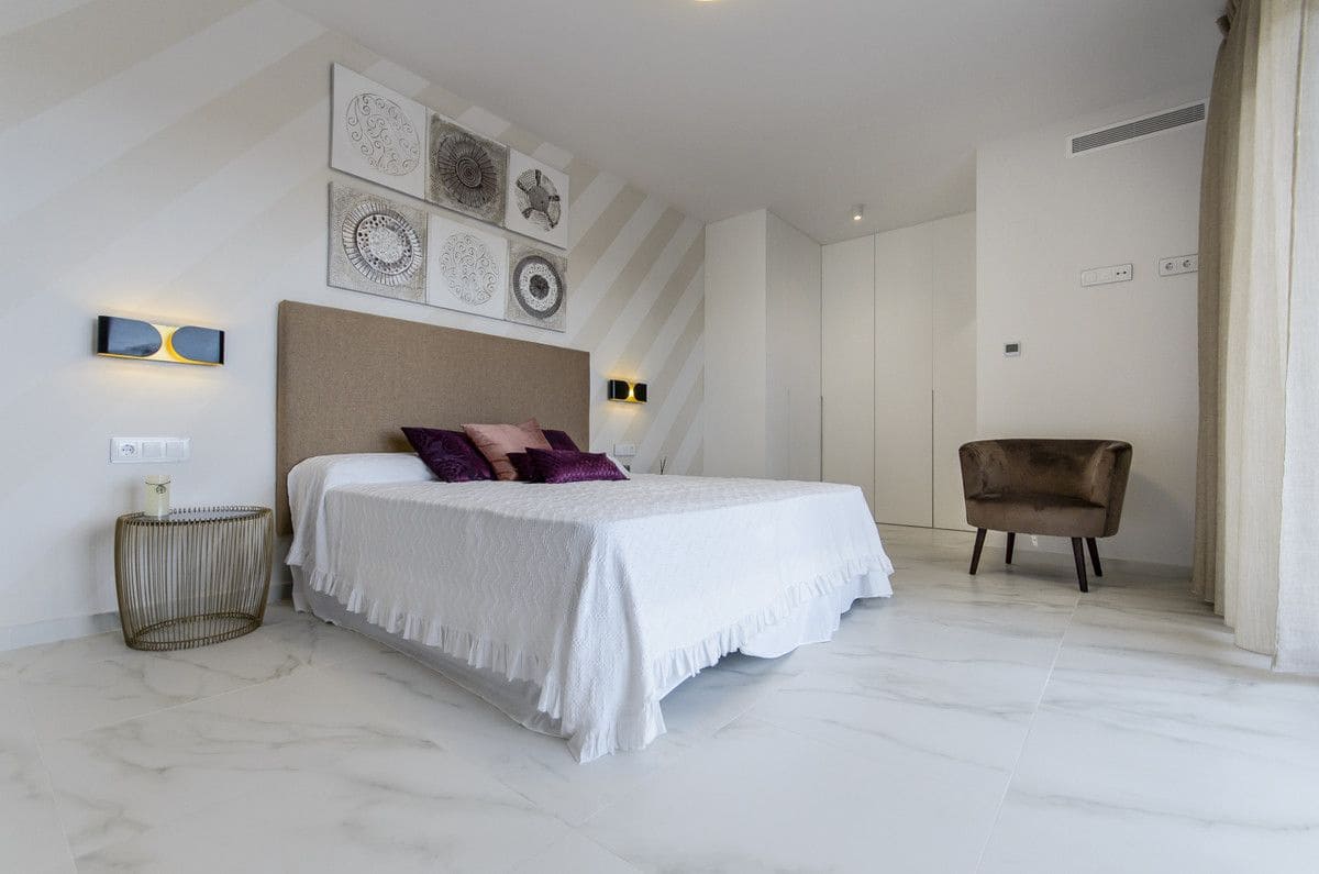 3 soveværelse Villa til salg i San Miguel de Salinas med swimmingpool - € 630.000 (Ref: 9993040)