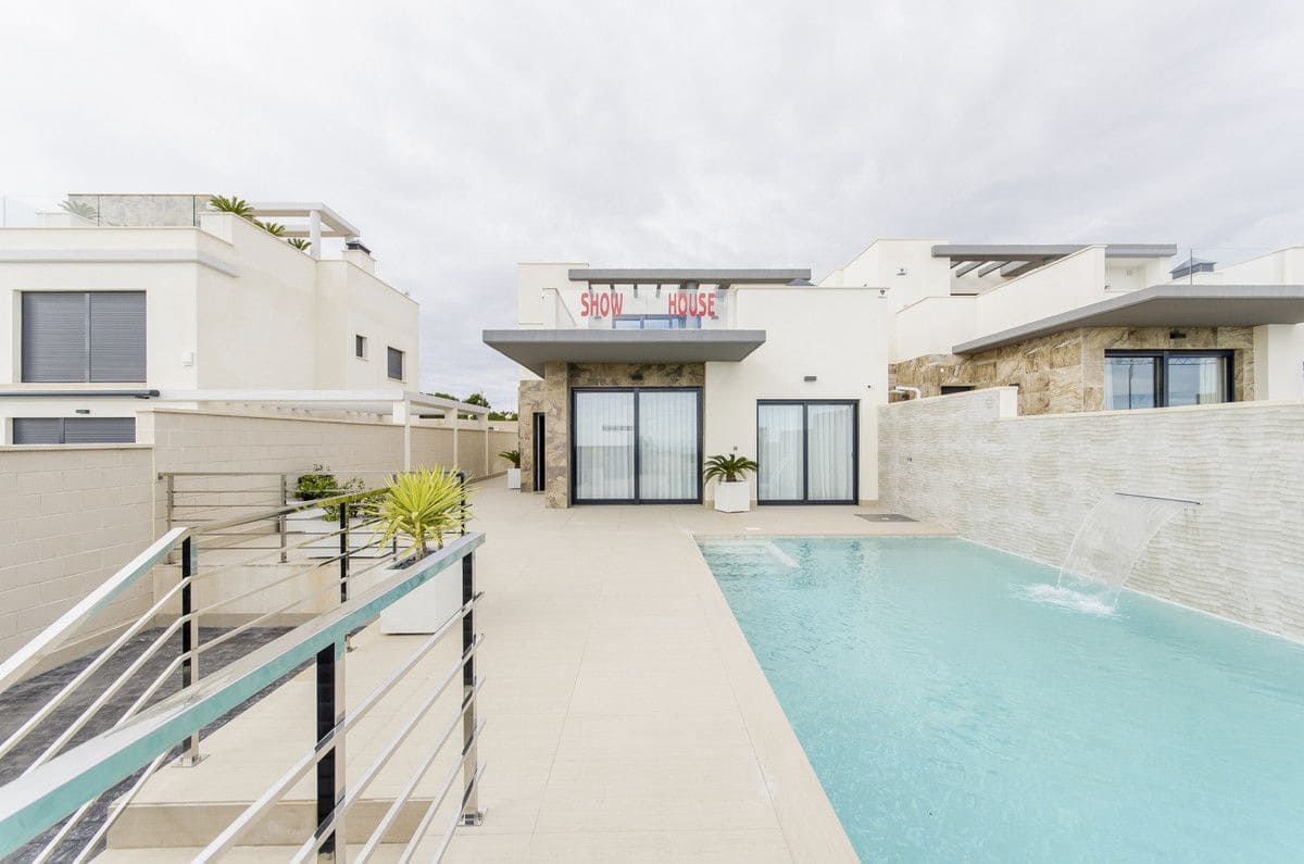 4 soverom Villa til salgs i San Miguel de Salinas med svømmebasseng - € 630 000 (Ref: 9993041)