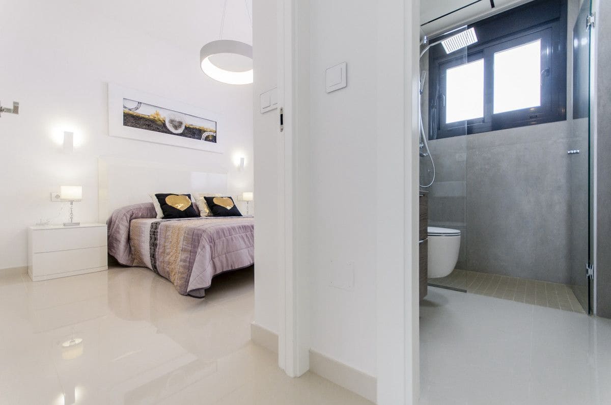 3 quarto Moradia para venda em San Miguel de Salinas com piscina - 875 000 € (Ref: 9993042)