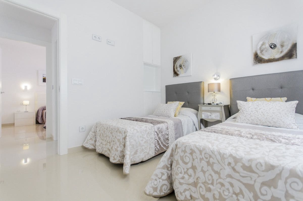 3 quarto Moradia para venda em San Miguel de Salinas com piscina - 875 000 € (Ref: 9993042)