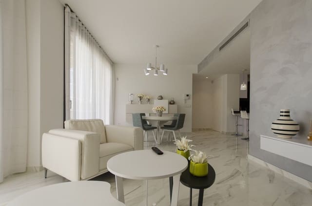 Chalet de 4 habitaciones en San Miguel de Salinas en venta con piscina - 875.000 € (Ref: 9993043)
