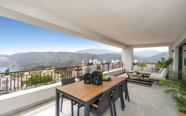 2 bedroom Apartment for sale in Istán with pool - € 460,000 (Ref: 9993045)