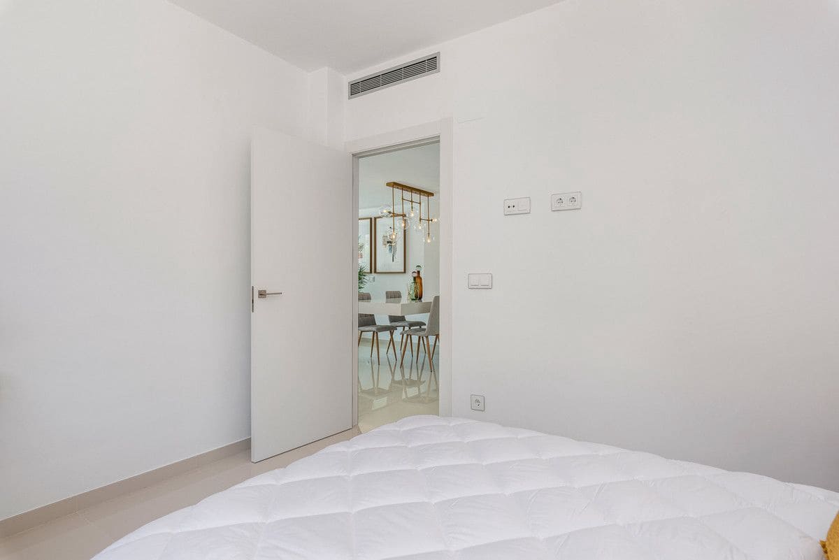 4 bedroom Villa for sale in Playa Honda with pool - € 790,000 (Ref: 9993058)