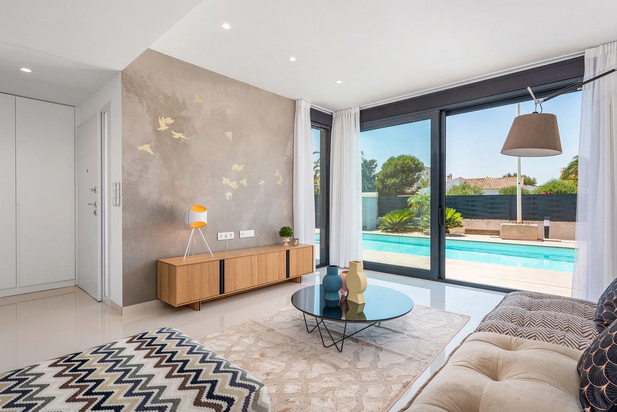 3 bedroom Villa for sale in Playa Honda with pool - € 580,000 (Ref: 9993059)