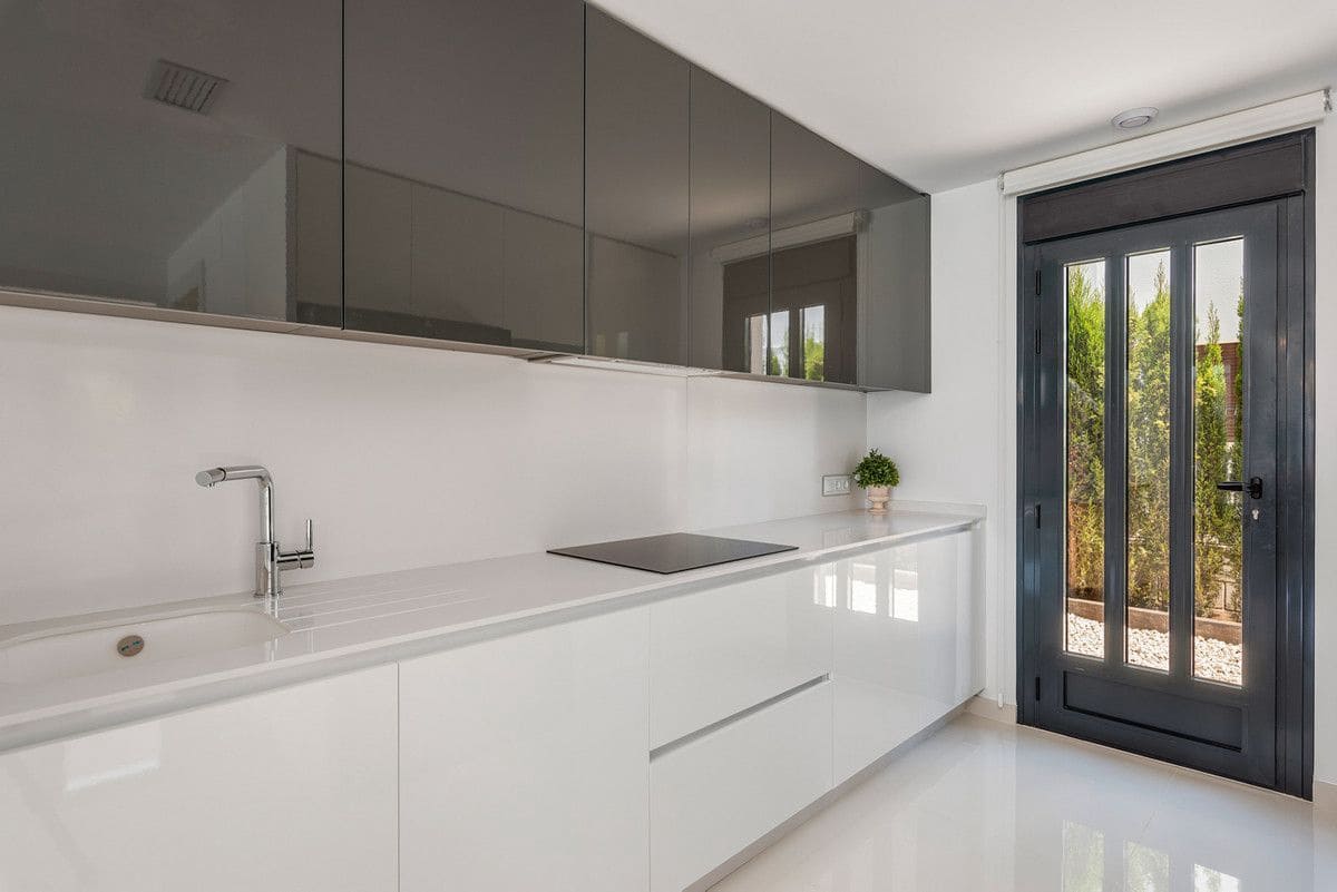 3 bedroom Villa for sale in Playa Honda with pool - € 580,000 (Ref: 9993059)