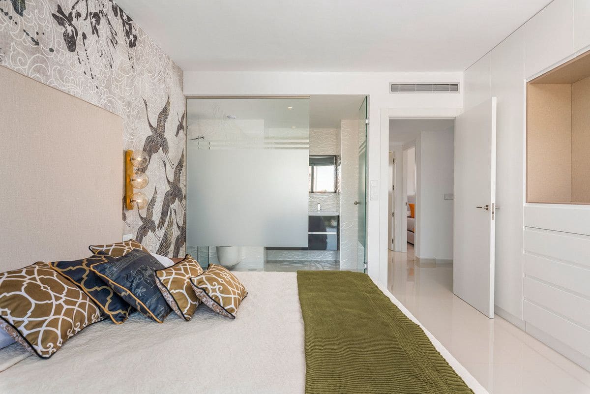 3 bedroom Villa for sale in Playa Honda with pool - € 580,000 (Ref: 9993059)