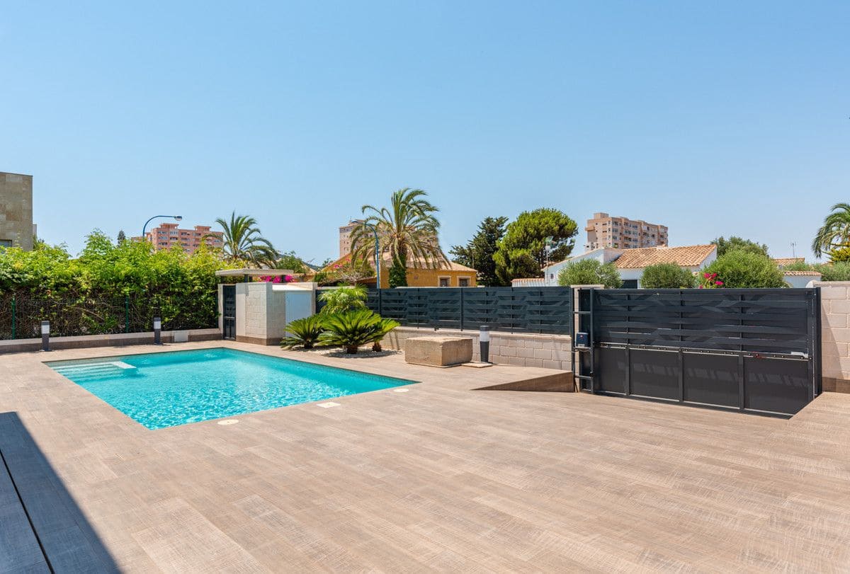 3 bedroom Villa for sale in Playa Honda with pool - € 580,000 (Ref: 9993059)