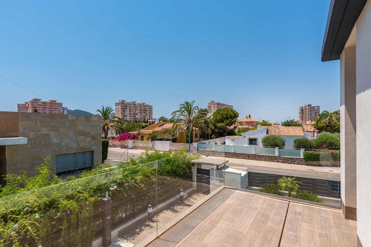 3 bedroom Villa for sale in Playa Honda with pool - € 580,000 (Ref: 9993059)