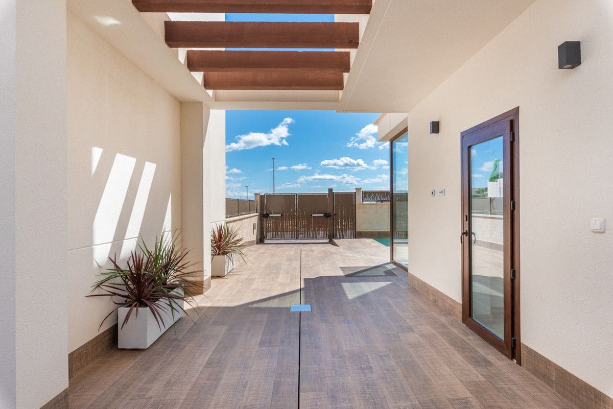 3 soveværelse Villa til salg i Los Montesinos med swimmingpool - € 485.000 (Ref: 9993069)