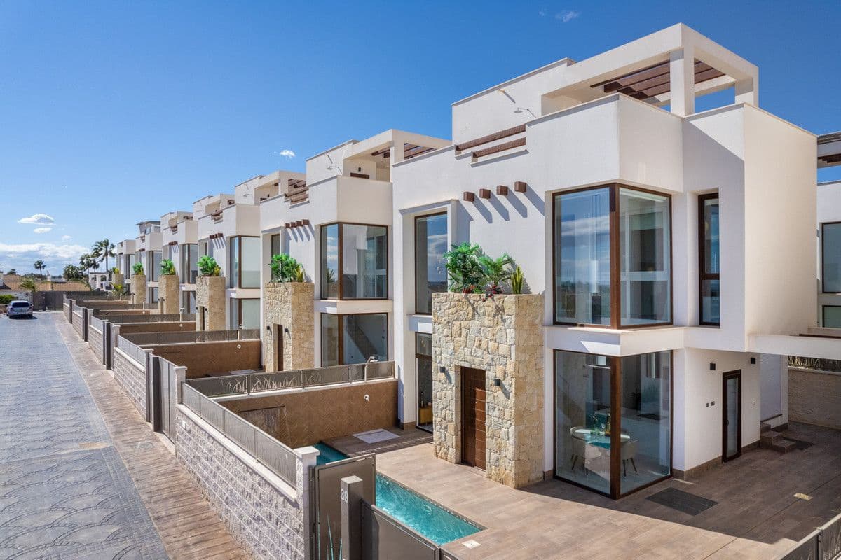 3 soveværelse Villa til salg i Los Montesinos med swimmingpool - € 485.000 (Ref: 9993069)