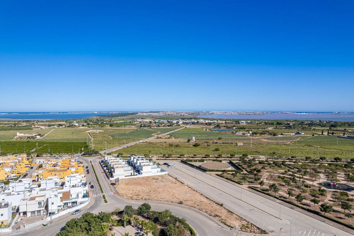 3 soveværelse Villa til salg i Los Montesinos med swimmingpool - € 485.000 (Ref: 9993069)