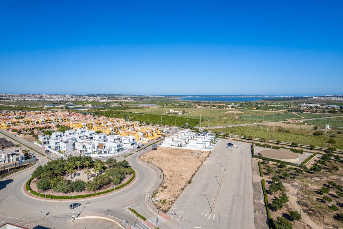 3 soveværelse Villa til salg i Los Montesinos med swimmingpool - € 485.000 (Ref: 9993069)