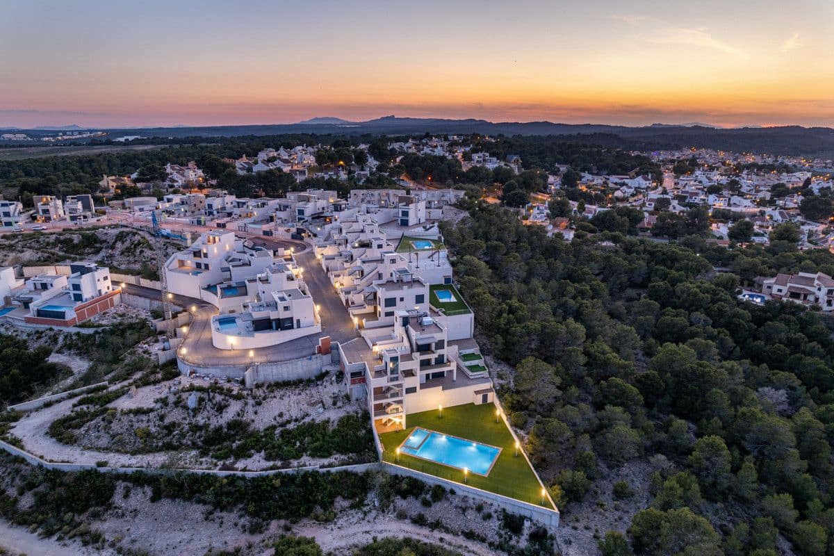 2 soveværelse Villa til salg i San Miguel de Salinas med swimmingpool - € 339.000 (Ref: 9993071)