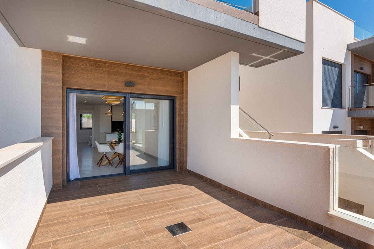 2 soveværelse Villa til salg i San Miguel de Salinas med swimmingpool - € 339.000 (Ref: 9993071)
