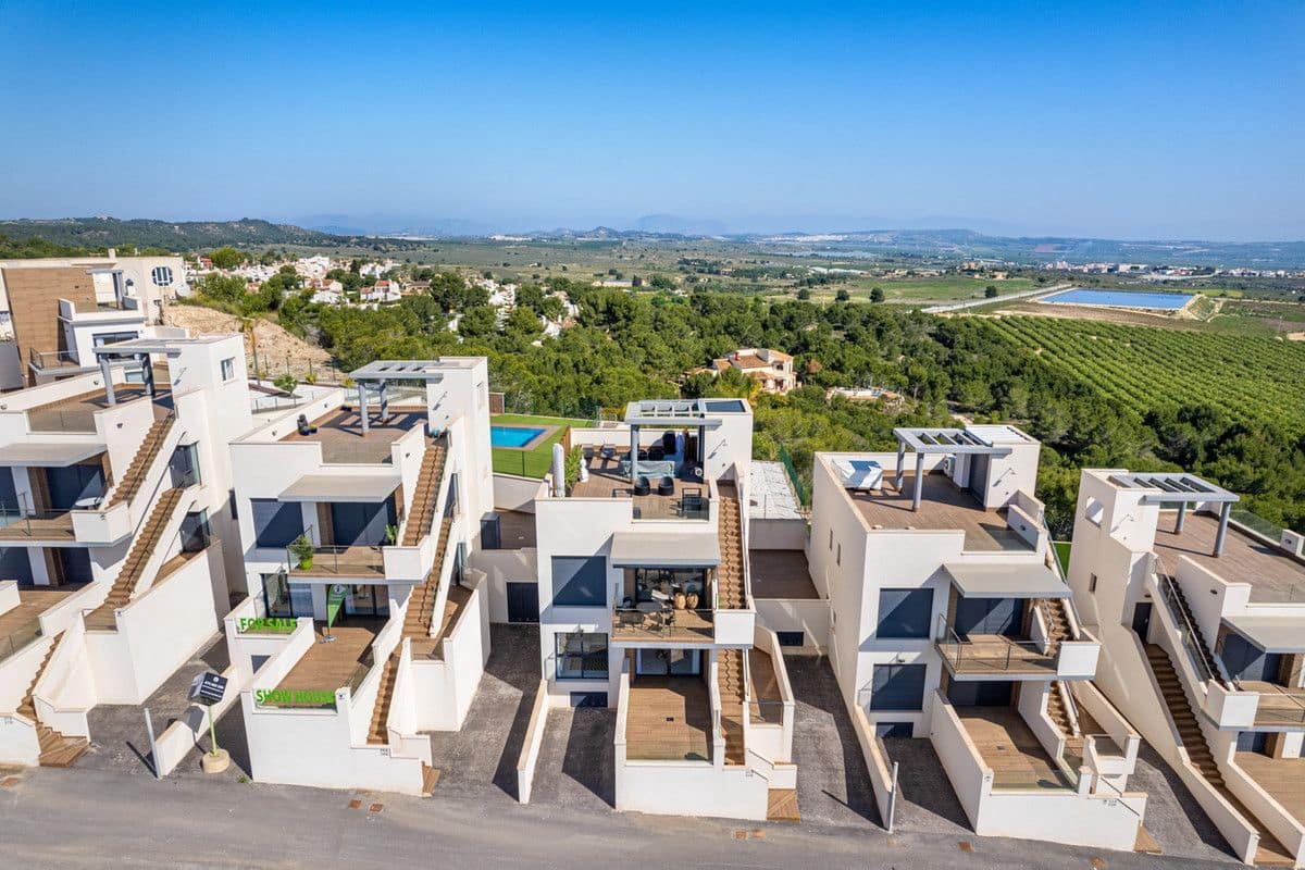 2 soveværelse Villa til salg i San Miguel de Salinas med swimmingpool - € 339.000 (Ref: 9993071)