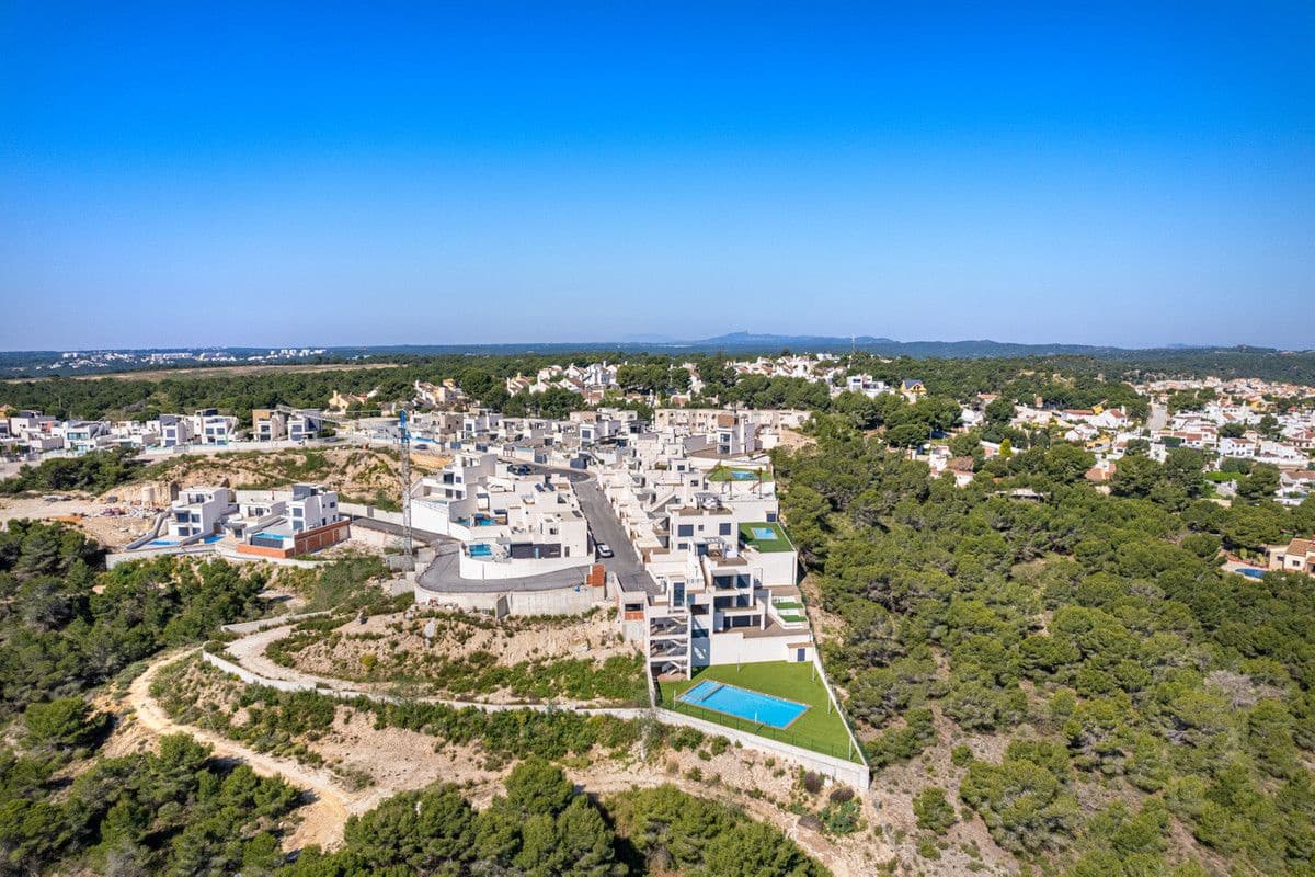 2 soveværelse Villa til salg i San Miguel de Salinas med swimmingpool - € 339.000 (Ref: 9993071)