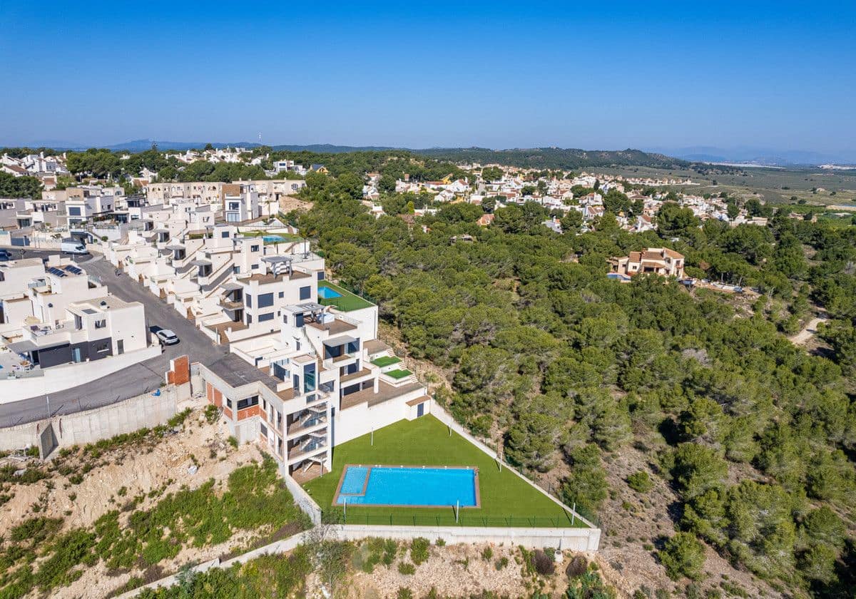 2 soveværelse Villa til salg i San Miguel de Salinas med swimmingpool - € 339.000 (Ref: 9993071)