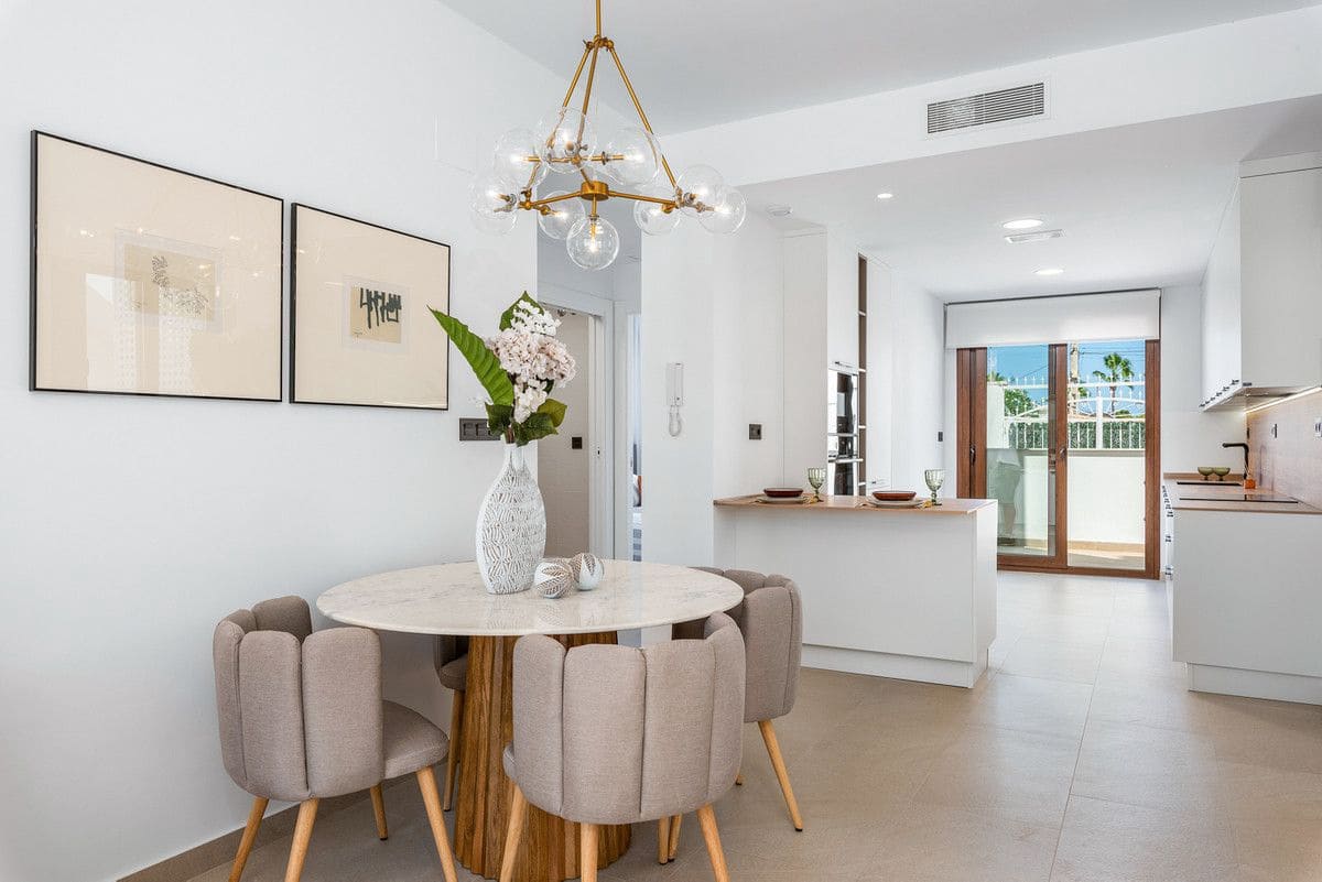 3 makuuhuone Huoneisto myytävänä paikassa Orihuela Costa mukana uima-altaan - 310 000 € (Ref: 9993072)